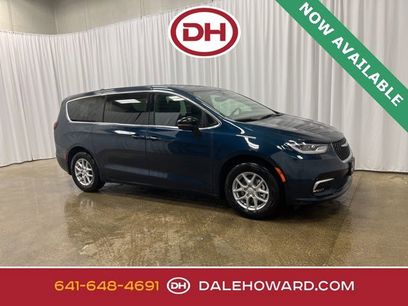 New 2025 Chrysler Pacifica Select