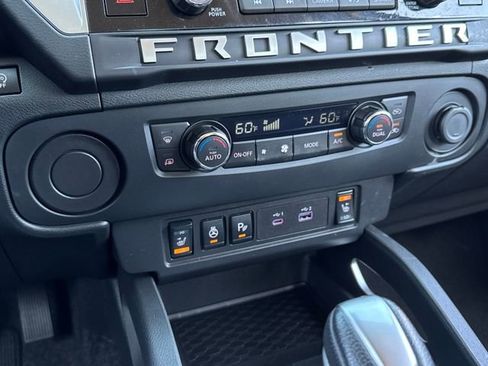 Used 2025 Nissan Frontier SV w/ SV Convenience Package image 14