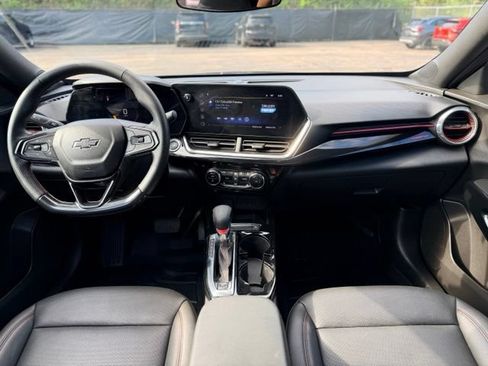 Used 2025 Chevrolet Trax RS w/ Sunroof Package FWD image 21