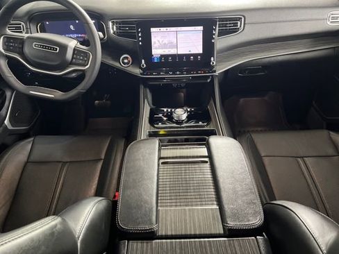 Used 2023 Jeep Wagoneer Series II w/ HD Trailer Tow Package image 2