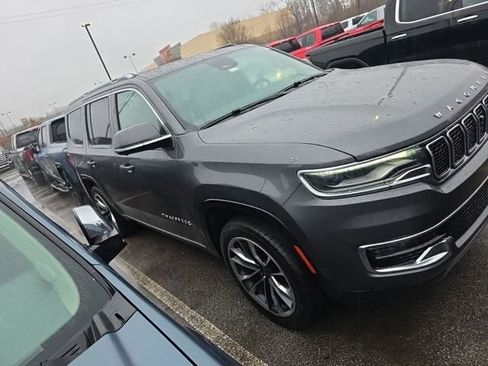 Used 2022 Jeep Wagoneer Series III w/ Premium Group I image 3