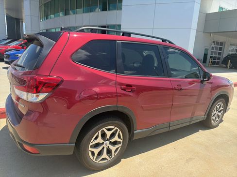 Used 2024 Subaru Forester Premium AWD/4WD image 3