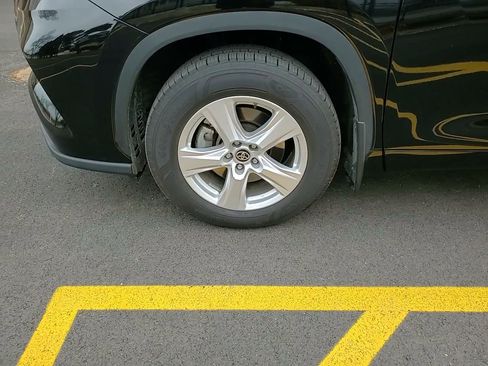 Certified 2023 Toyota Highlander LE image 11