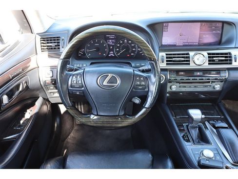 Used 2013 Lexus LS 460 AWD image 22