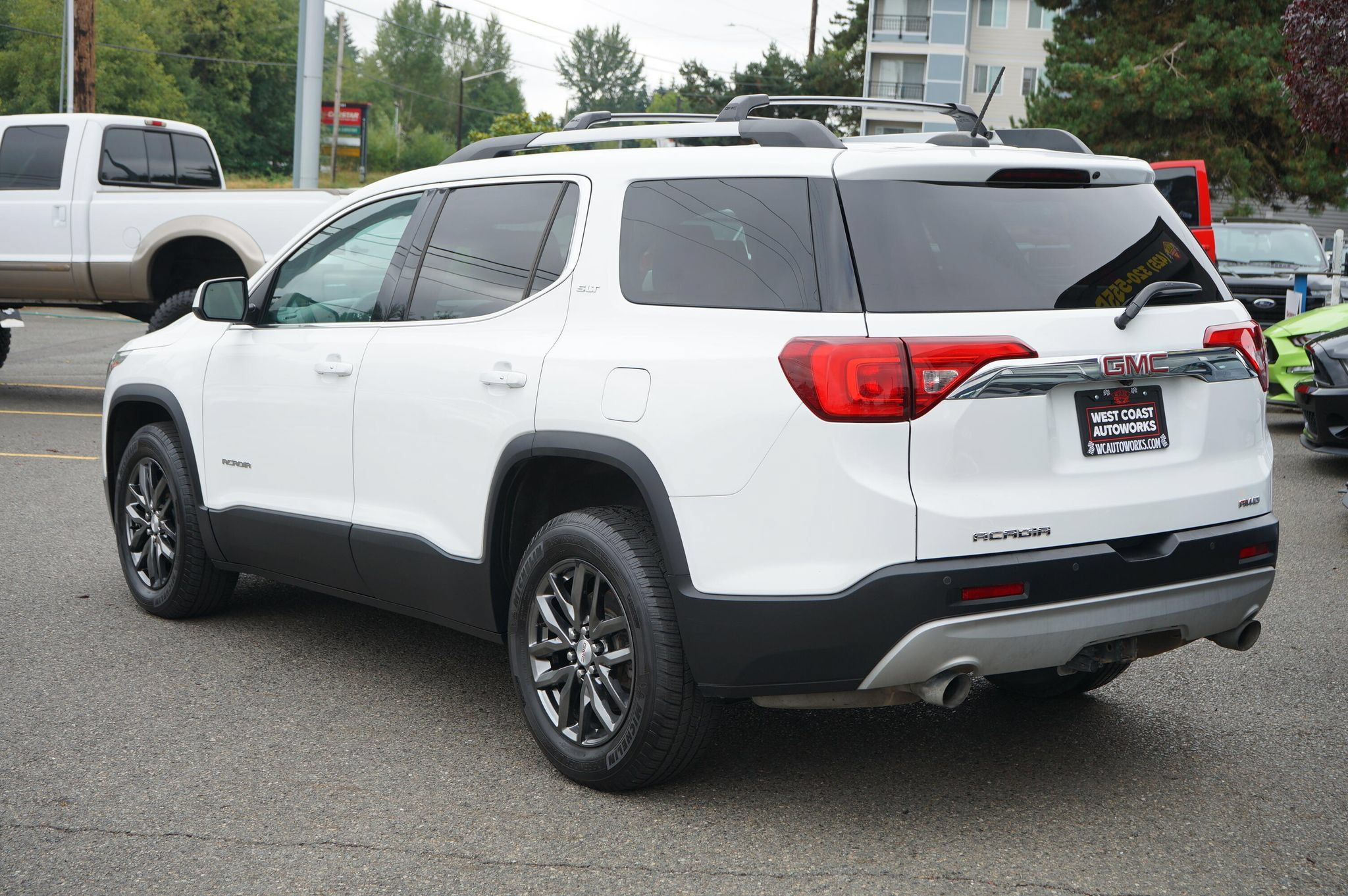 Used 2017 GMC Acadia SLT AWD/4WD image 3