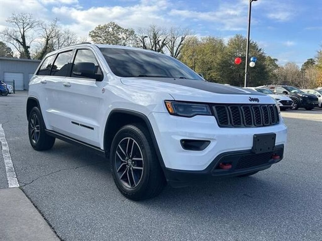 Used 2017 Jeep Grand Cherokee Trailhawk w/ Trailhawk Luxury Group AWD/4WD image 3
