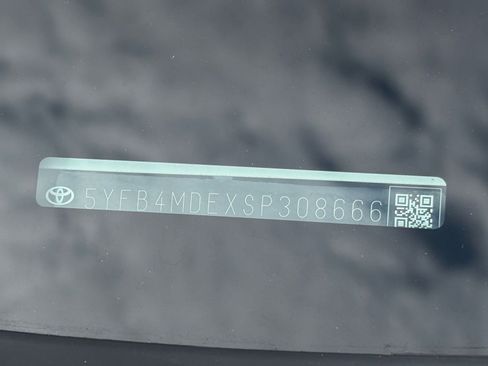 Used 2025 Toyota Corolla LE image 29