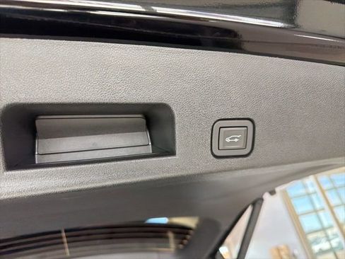 Used 2025 GMC Acadia AT4 w/ Luxury Package image 21