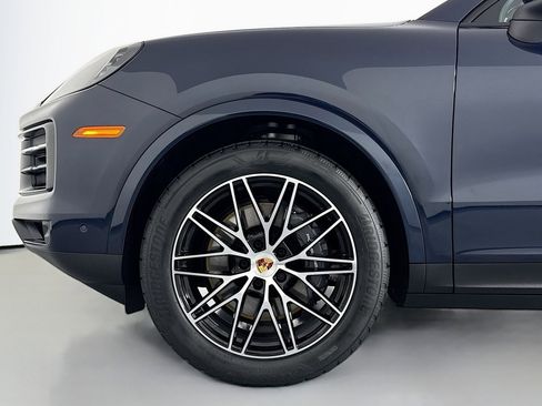 Used 2025 Porsche Cayenne Coupe image 10
