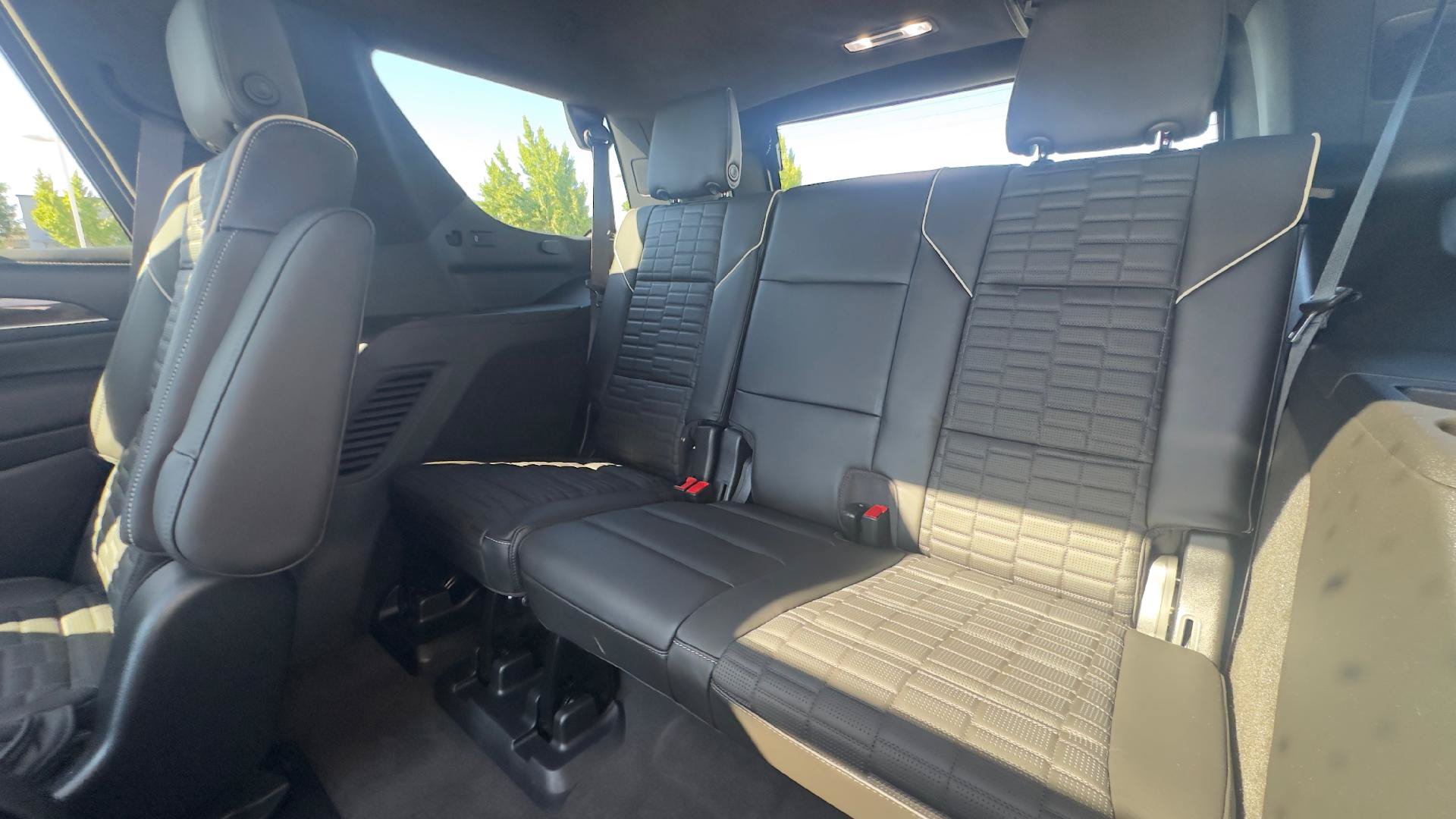 Certified 2024 Cadillac Escalade Premium Luxury Platinum AWD/4WD image 9