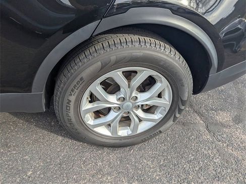 Used 2020 Land Rover Discovery SE image 9