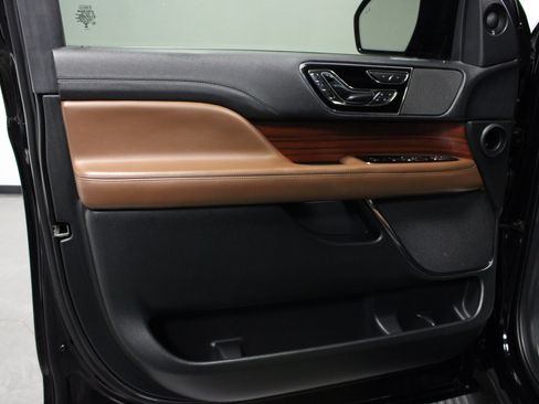 Used 2024 Lincoln Navigator L Reserve w/ Monochromatic Package AWD/4WD image 11