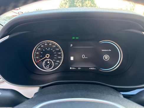 Used 2024 Genesis G70 2.5T image 20