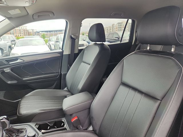 Used 2024 Volkswagen Tiguan SE AWD/4WD image 21