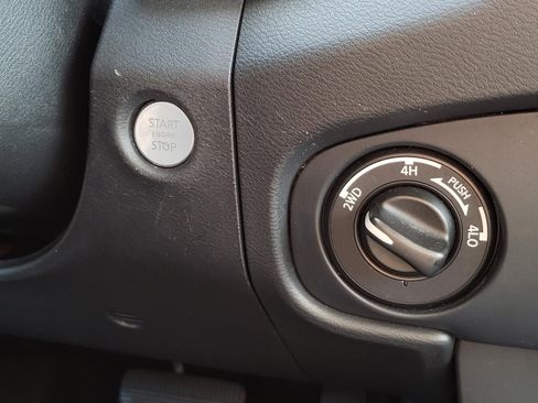 Used 2022 Nissan Frontier SV AWD/4WD image 30