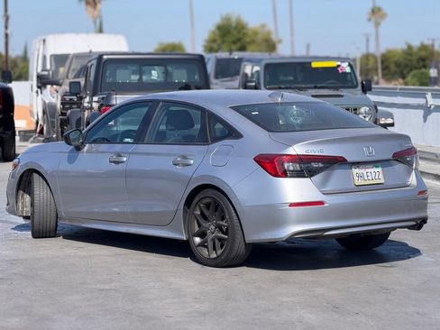 Used 2023 Honda Civic Sport image 3