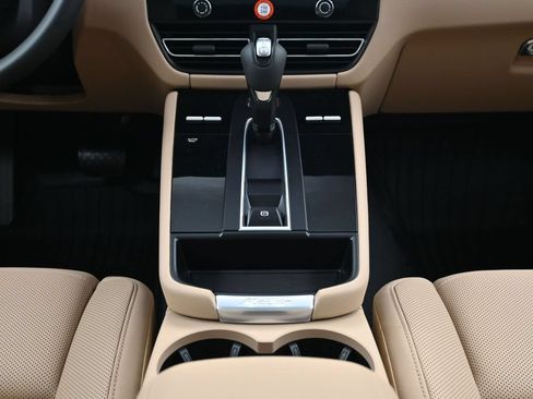 New 2026 Porsche Macan AWD/4WD image 10