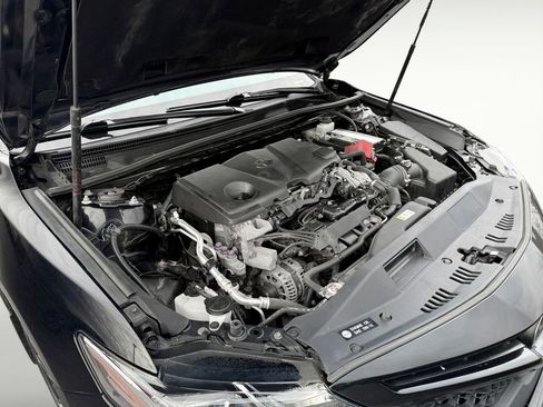 Used 2019 Toyota Camry SE w/ Carpet Mat Package image 26