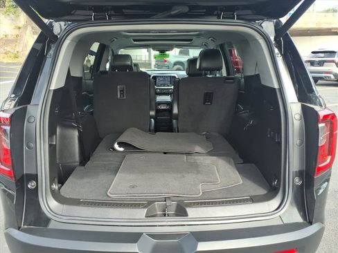 Used 2023 GMC Acadia SLT w/ Elevation Edition image 20