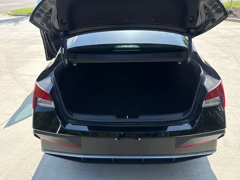 Used 2025 Hyundai Elantra Sport FWD image 33