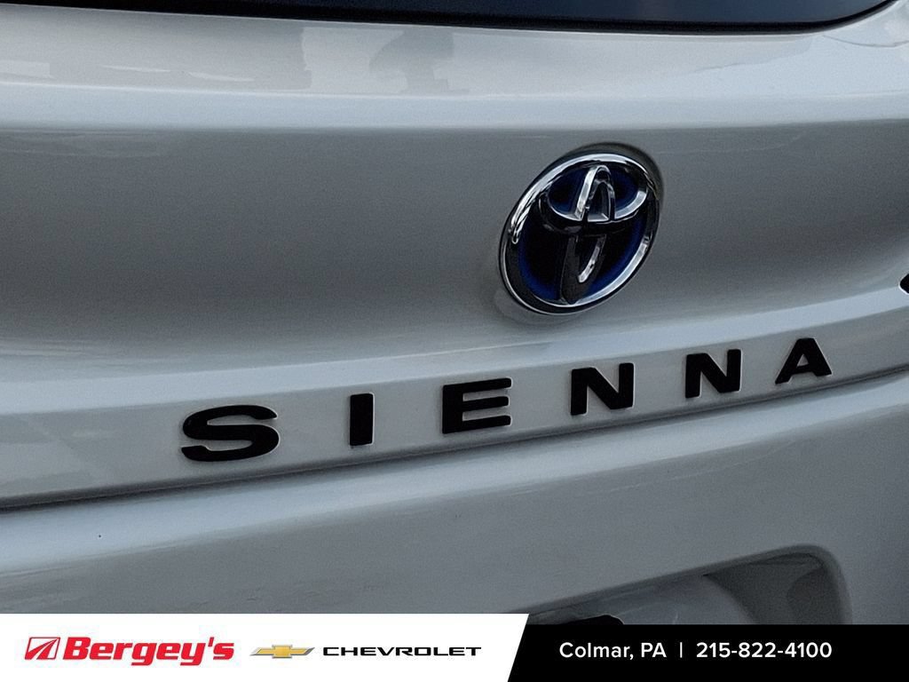 Used 2023 Toyota Sienna XLE AWD/4WD image 36
