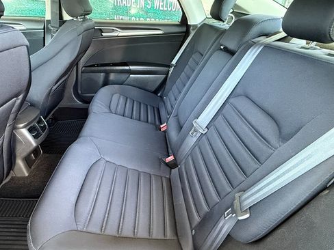 Used 2015 Ford Fusion SE FWD image 25