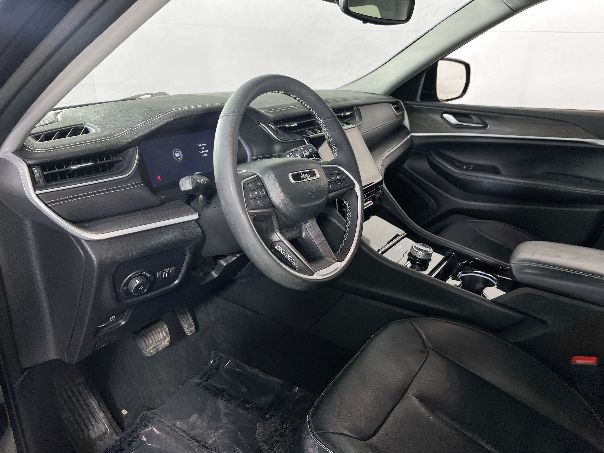 Used 2023 Jeep Grand Cherokee Limited AWD/4WD image 9