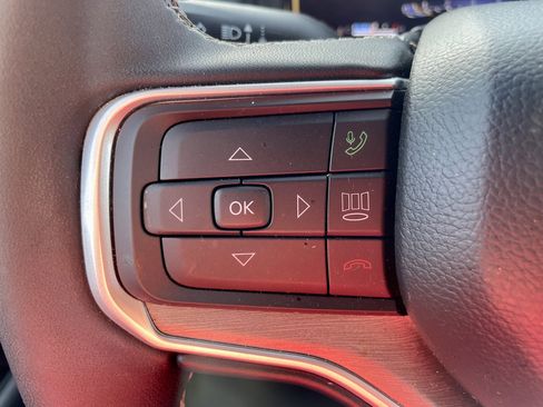 Used 2025 Jeep Wagoneer 4WD image 14