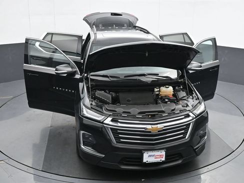 Used 2023 Chevrolet Traverse LT w/ LT Premium Package AWD/4WD image 34