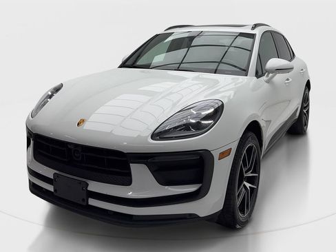 Used 2024 Porsche Macan w/ Premium Plus Package AWD/4WD image 4
