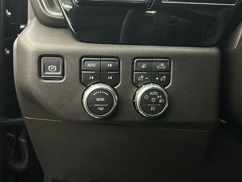 Used 2025 GMC Sierra 1500 SLT w/ SLT Premium Plus Package image 23