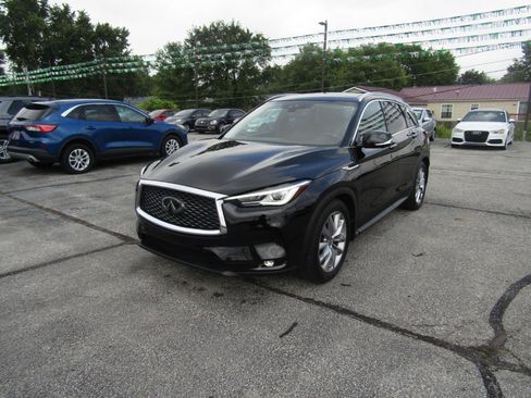 Used 2019 INFINITI QX50 Essential w/ Premium Heat Package AWD/4WD image 3