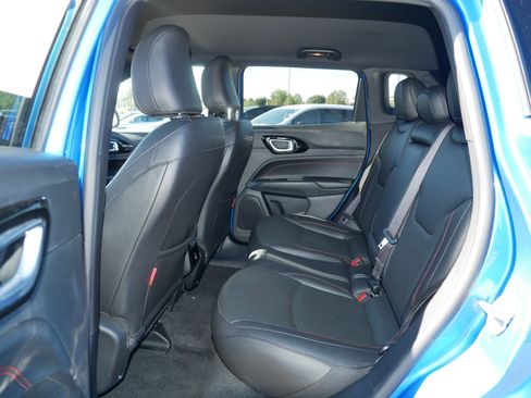 Used 2025 Jeep Compass Trailhawk w/ Trailhawk Elite Group AWD/4WD image 34