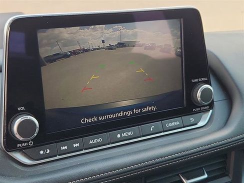 Used 2023 Nissan Rogue SV image 12