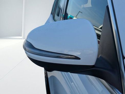 Used 2025 Mercedes-Benz GLB 35 AMG 4MATIC image 10