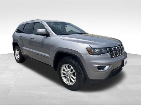 Used 2018 Jeep Grand Cherokee Laredo AWD/4WD image 1