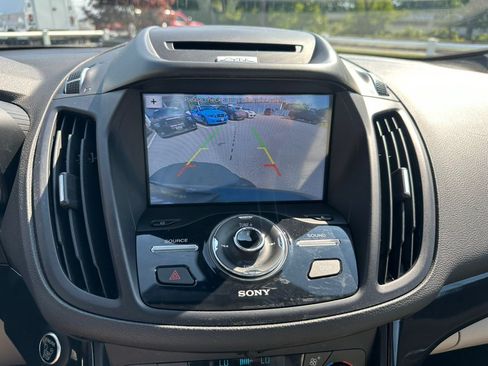 Used 2017 Ford C-MAX Titanium w/ Interior Protection Package FWD image 20