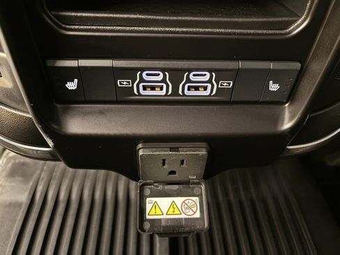 Used 2025 RAM 2500 Laramie AWD/4WD image 36