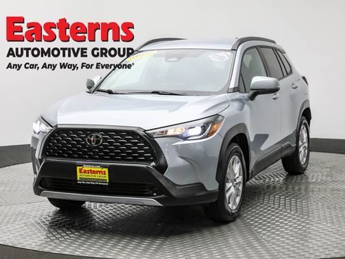 Used 2023 Toyota Corolla Cross LE image 1