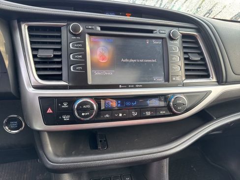 Used 2019 Toyota Highlander SE image 8