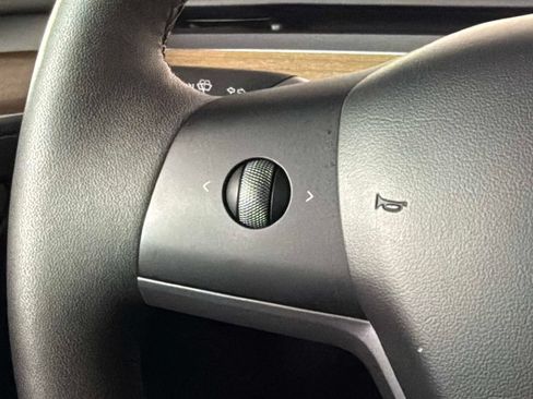 Used 2024 Tesla Model Y Long Range RWD image 45