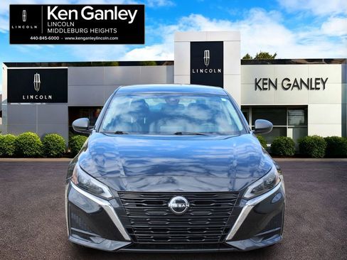 Used 2024 Nissan Altima 2.5 SV image 2