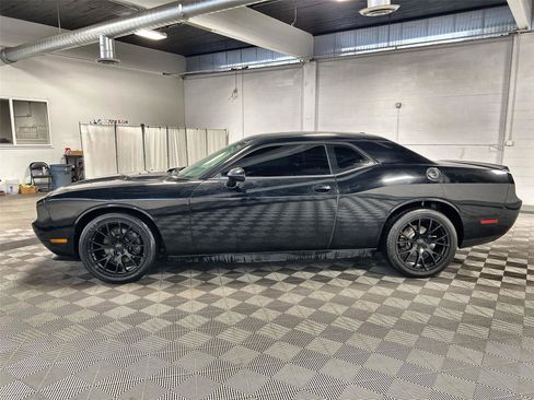 Used 2014 Dodge Challenger SXT w/ Sport Appearance Package image 4