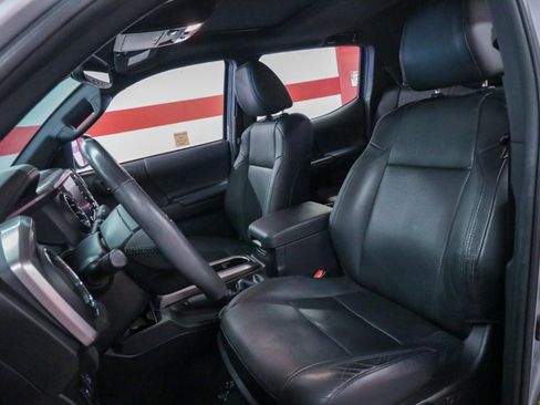 Used 2021 Toyota Tacoma Limited image 10