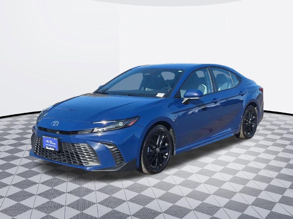 Used 2025 Toyota Camry SE FWD image 2