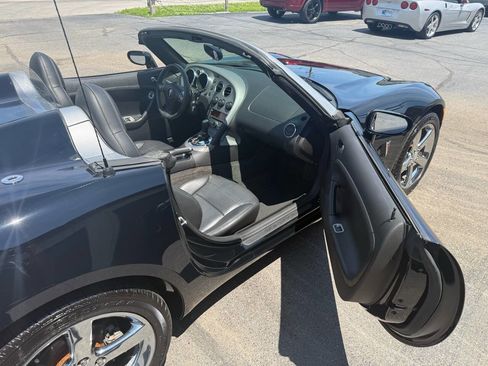 Used 2007 Pontiac Solstice Convertible w/ Premium Package RWD image 37