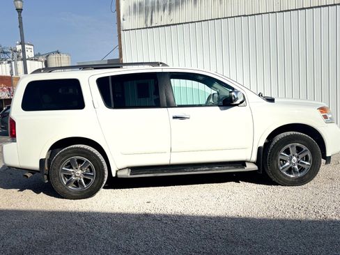 Used 2011 Nissan Armada SV image 2