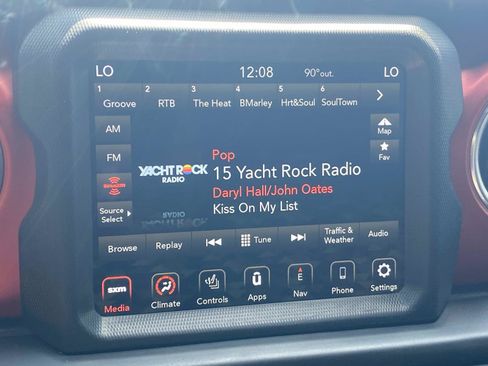 Used 2022 Jeep Wrangler Unlimited Rubicon w/ Cold Weather Group AWD/4WD image 26