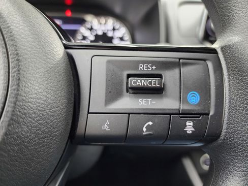 Used 2023 Nissan Rogue SV image 16