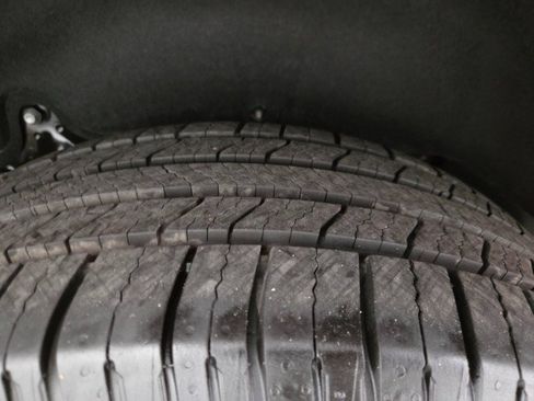 Used 2019 Toyota Highlander LE image 85